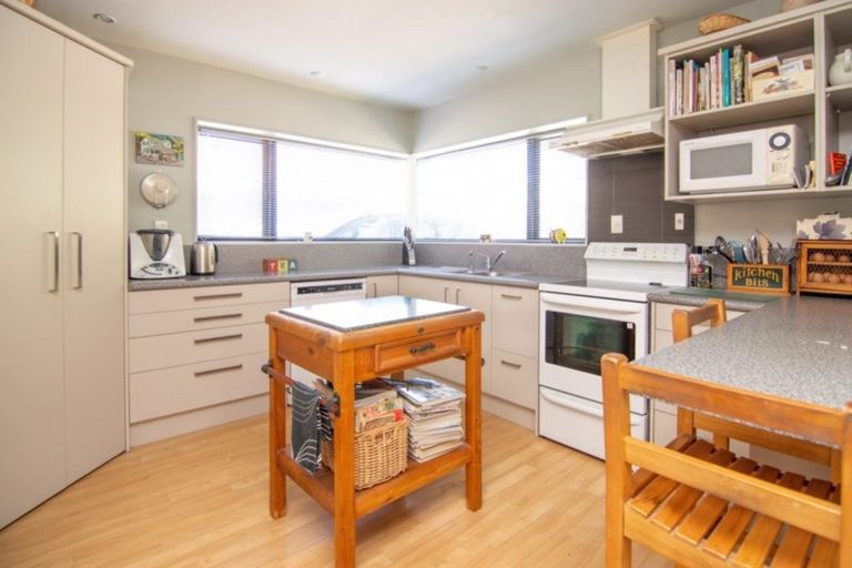 Photo of property in 8 Northbrook Court, Roslyn, Palmerston North, 4414