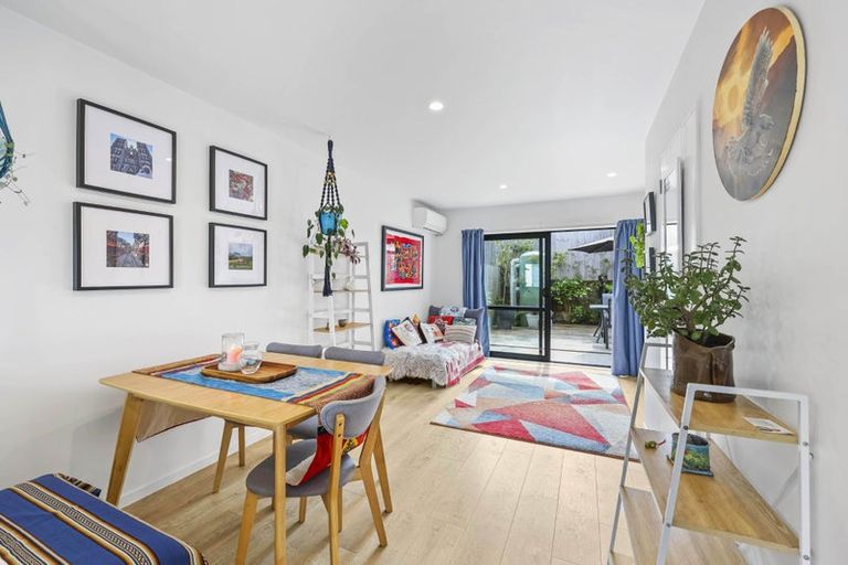 Photo of property in 3/6 South Pacific Place, Henderson, Auckland, 0612