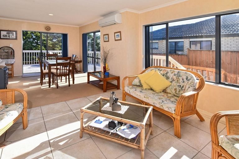 Photo of property in 3 Ashland Place, Weymouth, Auckland, 2103