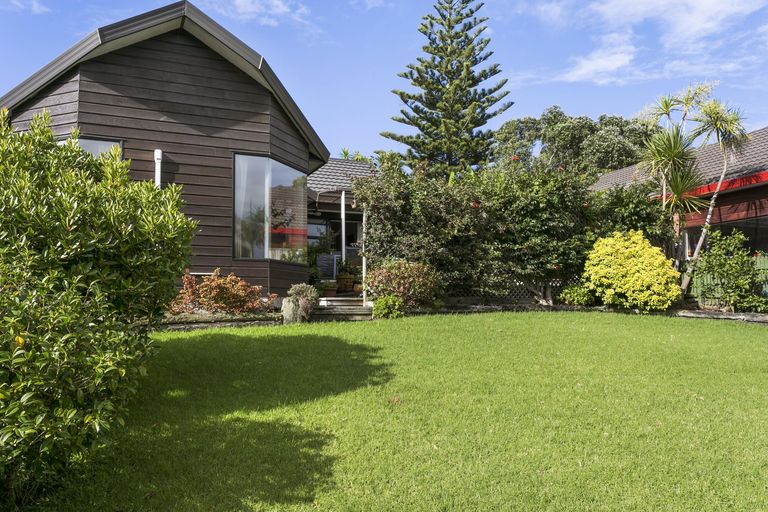Photo of property in 6b Woodfern Crescent, Titirangi, Auckland, 0604