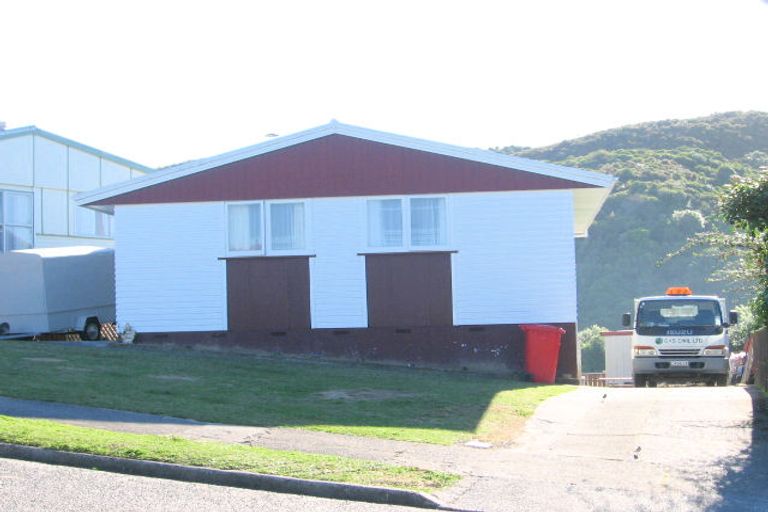 Photo of property in 48 Takapuwahia Drive, Takapuwahia, Porirua, 5022