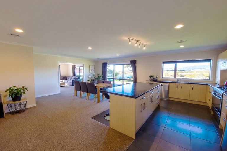 Photo of property in 12 Ron Place, Fitzherbert, Palmerston North, 4410
