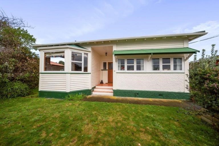 Photo of property in 17 Clifford Street, Hawera, 4610
