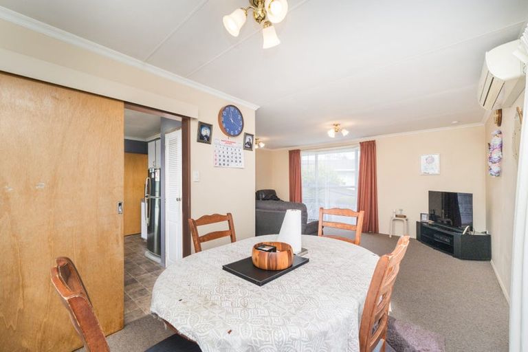Photo of property in 8 Forbes Place, Kelvin Grove, Palmerston North, 4414