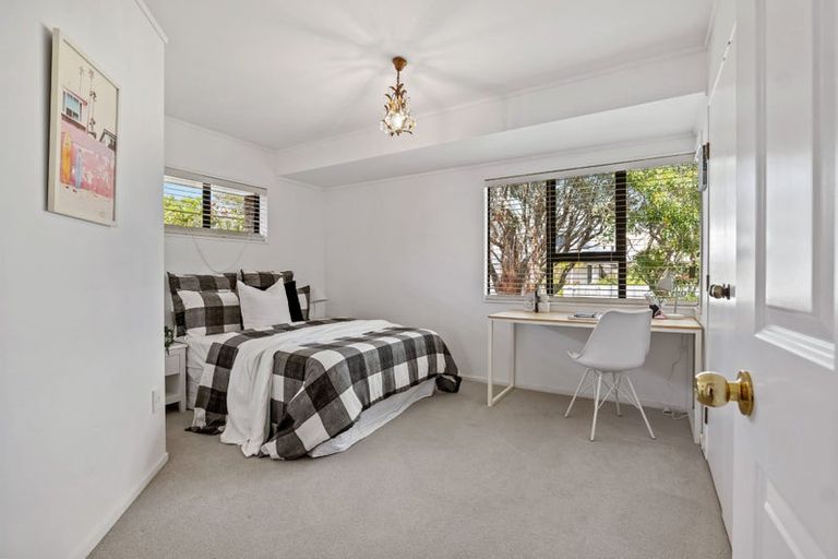 Photo of property in 26 Settlers Grove, Orewa, 0931
