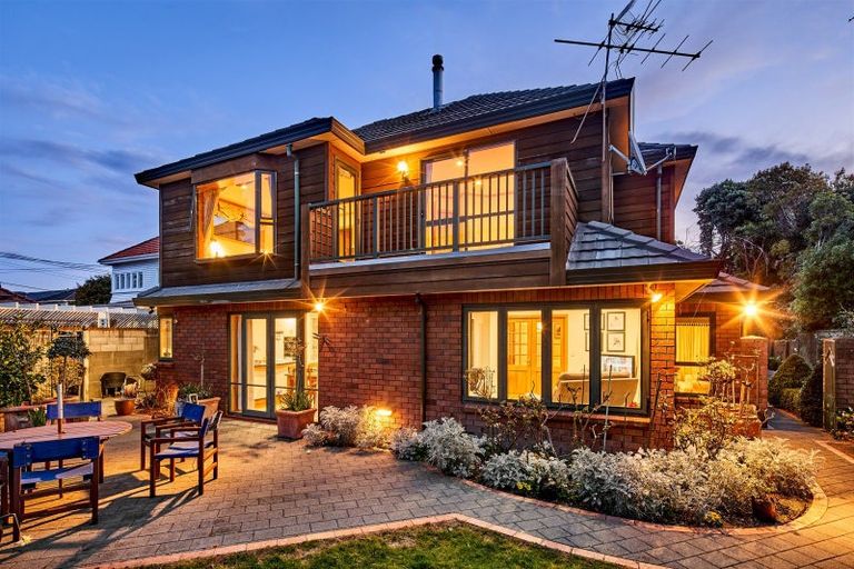 Photo of property in 1/7 Massey Avenue, Woburn, Lower Hutt, 5010