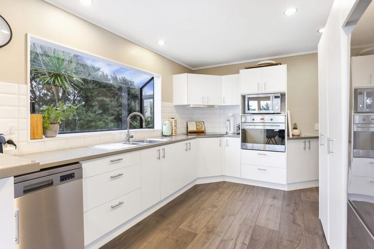 Photo of property in 60 Scott Road, Stanmore Bay, Whangaparaoa, 0932