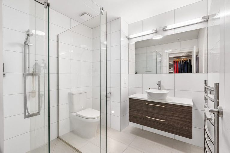 Photo of property in 1 Ocean View Terrace, Orewa, 0931