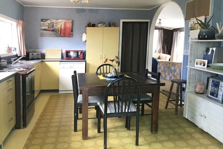 Photo of property in 20 Rimu Street, Kaka Point, 9271