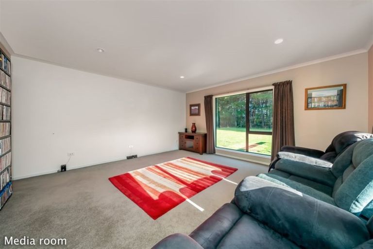 Photo of property in 92 Katherine Mansfield Drive, Whitemans Valley, Upper Hutt, 5371