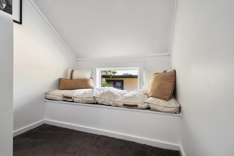 Photo of property in 17 Phoenix Avenue, Hokowhitu, Palmerston North, 4410