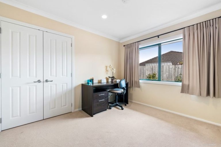 Photo of property in 15 Ina Ville Drive, Pukekohe, 2120