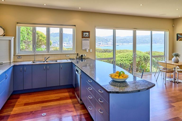 Photo of property in 14 The Crescent, Roseneath, Wellington, 6011