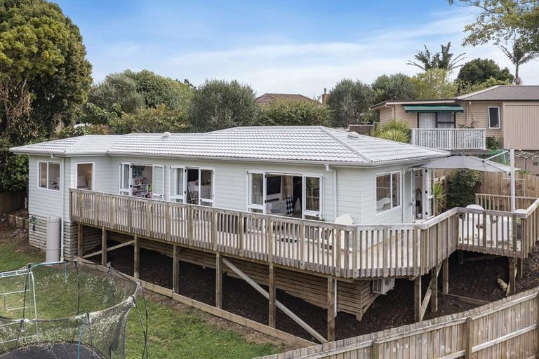 Photo of property in 2/58 Botany Road, Botany Downs, Auckland, 2010