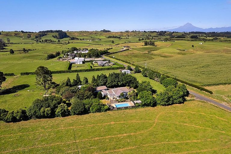 Photo of property in 524 Tikorangi Road, Tikorangi, Waitara, 4383