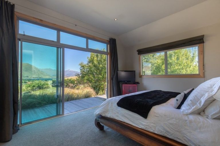 Photo of property in 1 Peak View Ridge, Wanaka, 9305