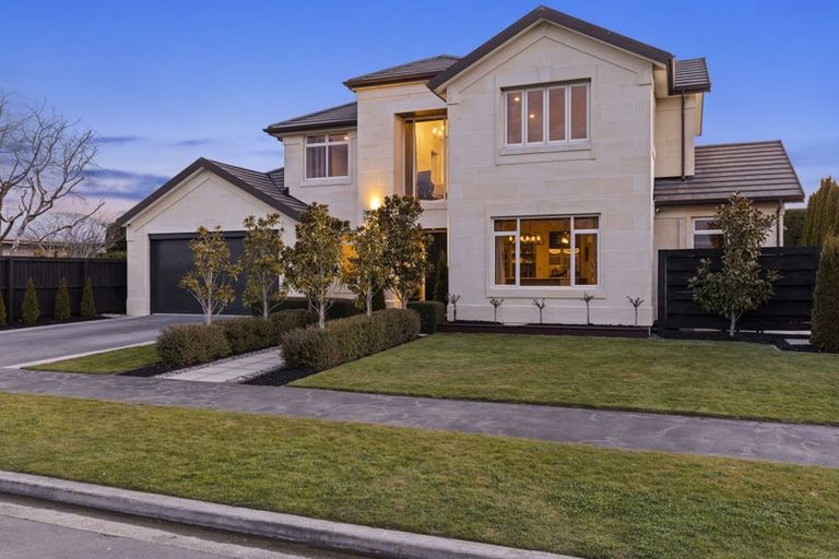 Photo of property in 68 Willowview Drive, Redwood, Christchurch, 8051
