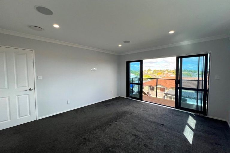 Photo of property in 15 Carn Place, Weymouth, Auckland, 2103