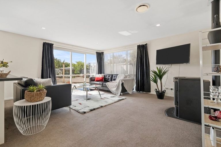 Photo of property in 21 Lenton Street, Aranui, Christchurch, 8061