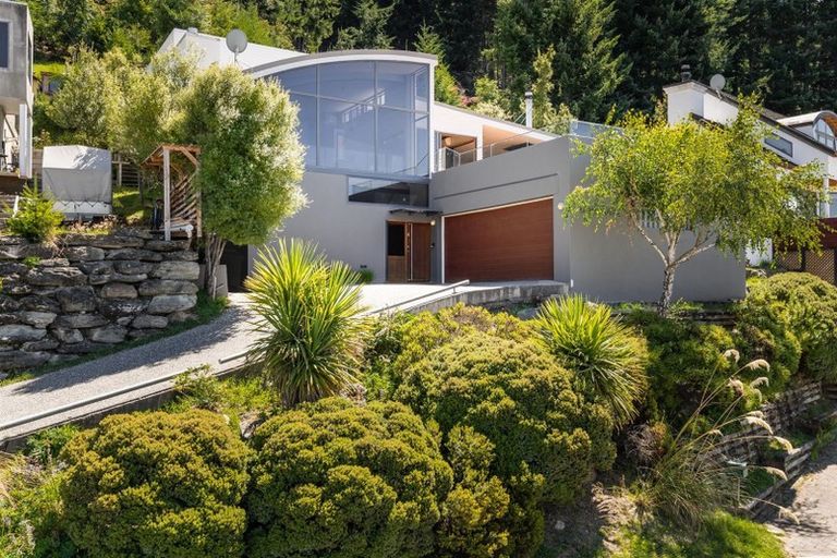 Photo of property in 3 Caples Place, Fernhill, Queenstown, 9300