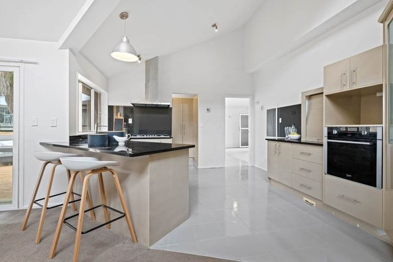 Photo of property in 14 Kinleith Way, Albany, Auckland, 0632