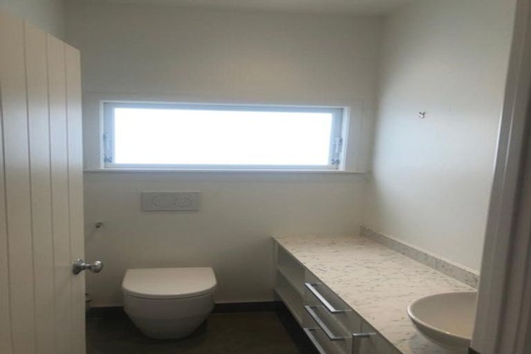 Photo of property in 46a Hinemoa Street, Birkenhead, Auckland, 0626