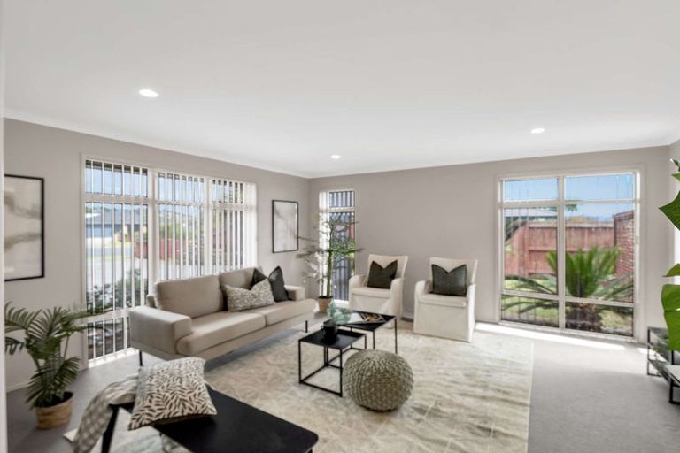 Photo of property in 11 Wai Place, One Tree Point, 0118