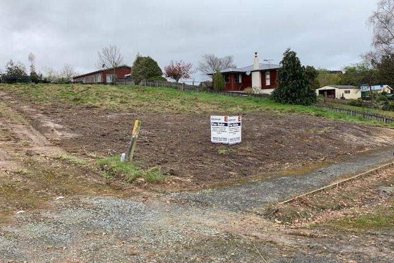 Photo of property in 2 Canna Street, Lawrence, 9532