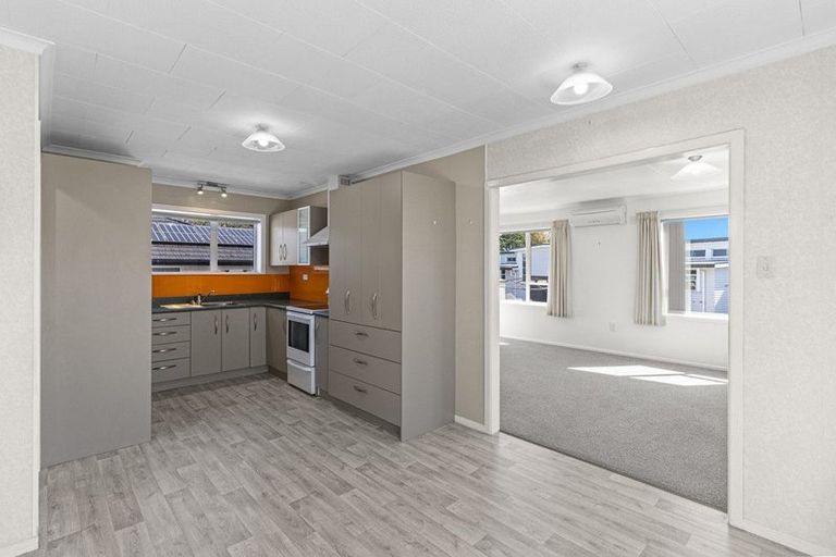 Photo of property in 20-20a Huatoki Street, Vogeltown, New Plymouth, 4310