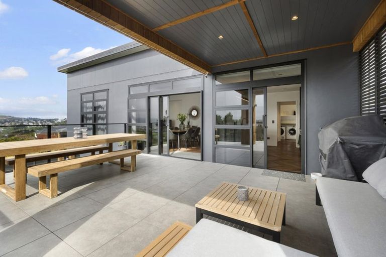 Photo of property in 4 Boeing Way, Newlands, Wellington, 6037