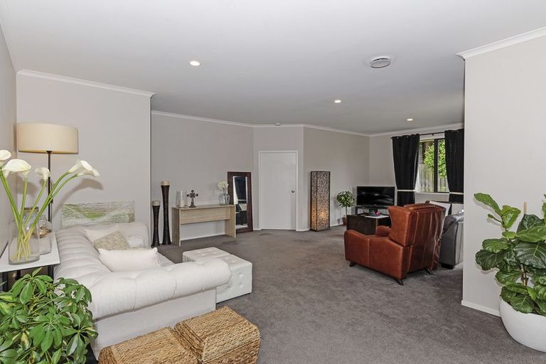 Photo of property in 77h Sturges Road, Henderson, Auckland, 0612