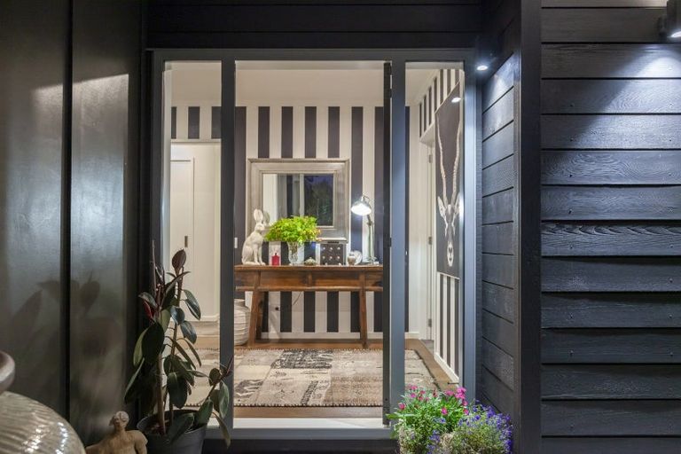 Photo of property in 3 Lamont Place, Waikanae, 5036