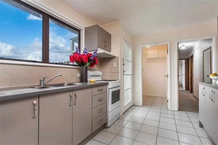 Photo of property in 16 Ulay Place, Clover Park, Auckland, 2019