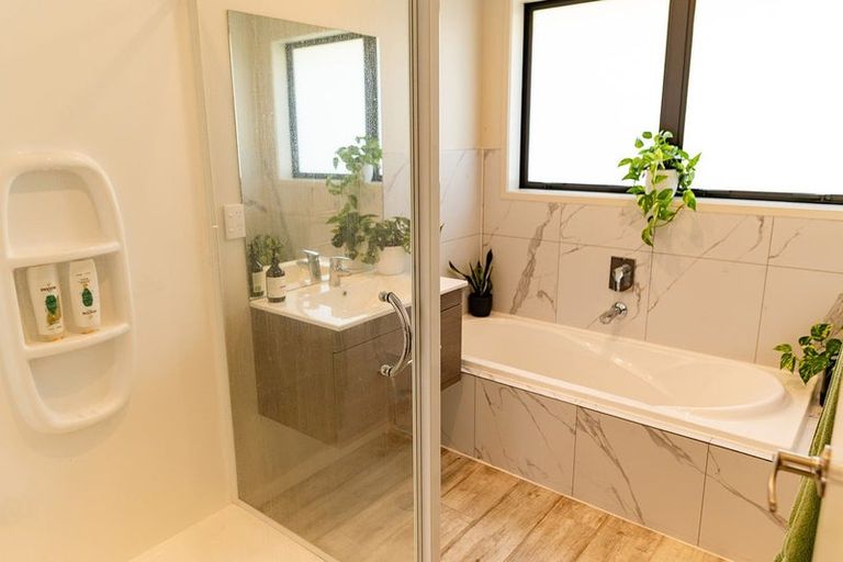 Photo of property in 136 Golden Shore Place, Coromandel, 3506