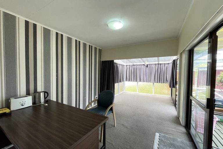 Photo of property in 1/53 Ayton Drive, Totara Vale, Auckland, 0629