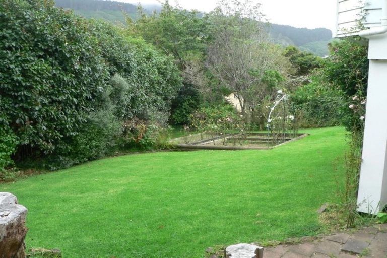 Photo of property in 36 Ngatitoa Street, Tawa, Wellington, 5028