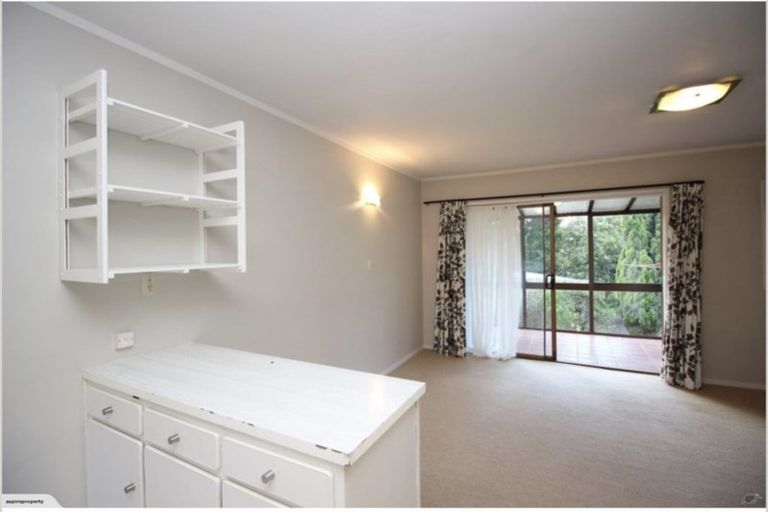 Photo of property in 1/404 Glenfield Road, Glenfield, Auckland, 0629