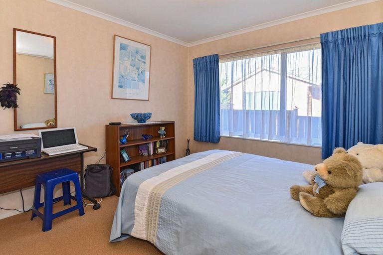 Photo of property in 3 Ashland Place, Weymouth, Auckland, 2103