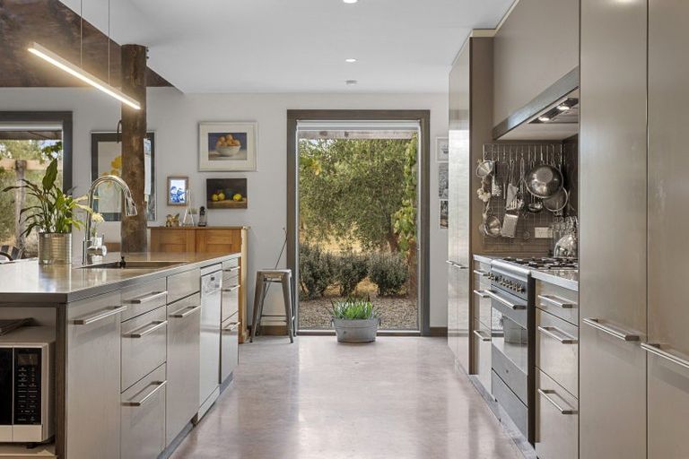 Photo of property in 179 Racecourse Road, Amberley, 7482