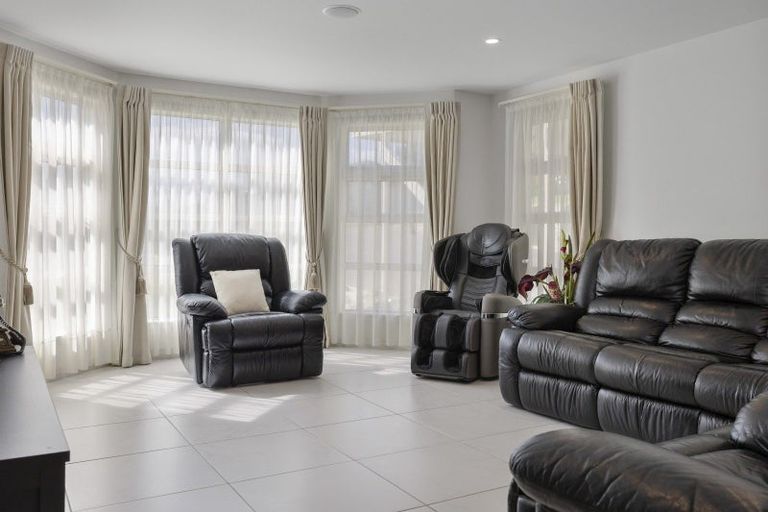 Photo of property in 28 Magnolia Rise, Waipahihi, Taupo, 3330