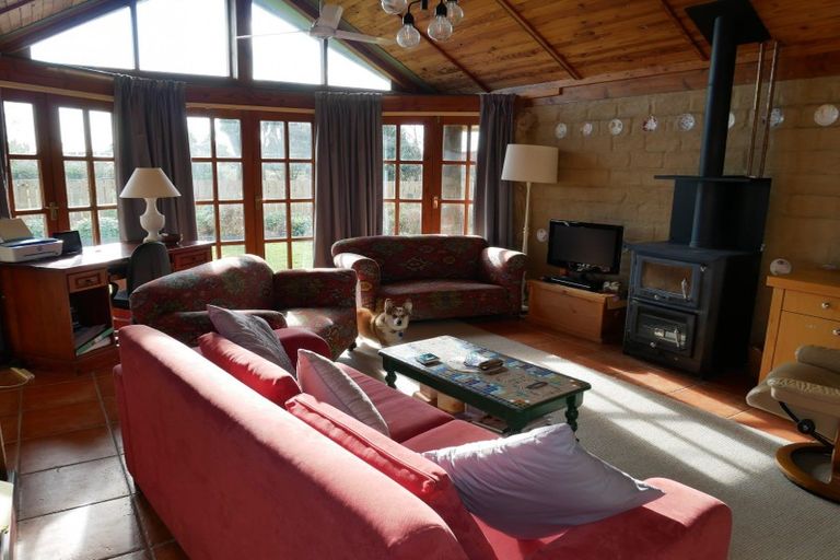 Photo of property in 31 Timaru Road, Waimate, 7924