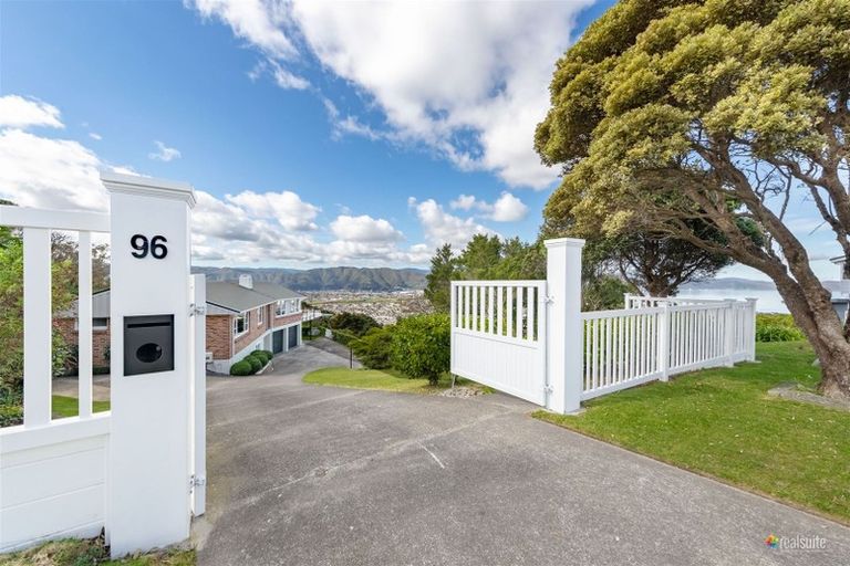 Photo of property in 96 Dowse Drive, Maungaraki, Lower Hutt, 5010