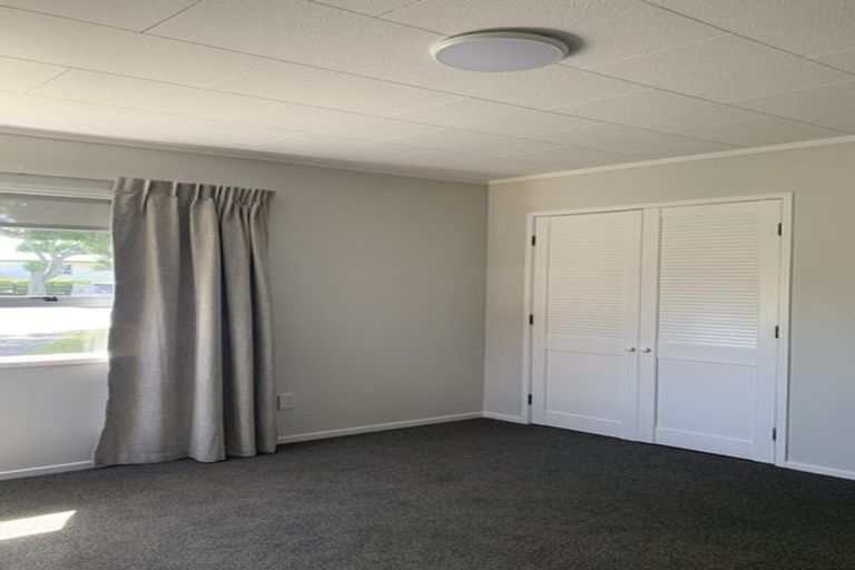 Photo of property in 50 Redlands Grove, Swanson, Auckland, 0612