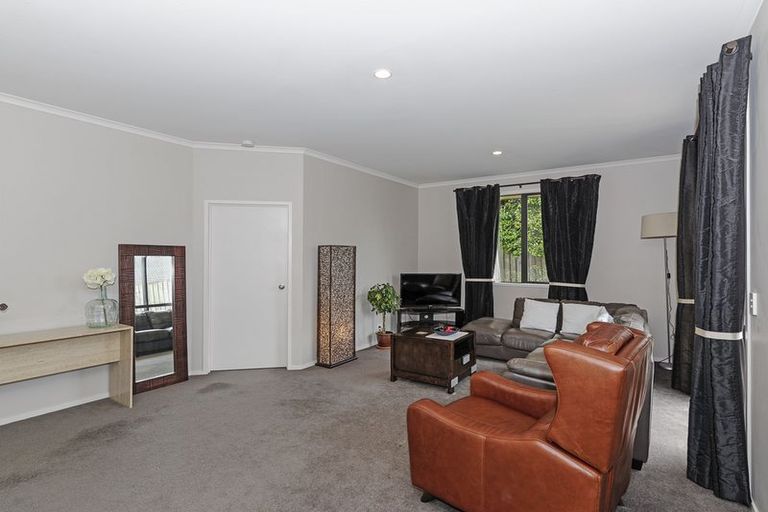 Photo of property in 77h Sturges Road, Henderson, Auckland, 0612