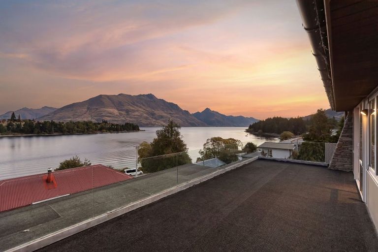 Photo of property in Rahiri Apartments, 4/23 Adelaide Street, Queenstown, 9300