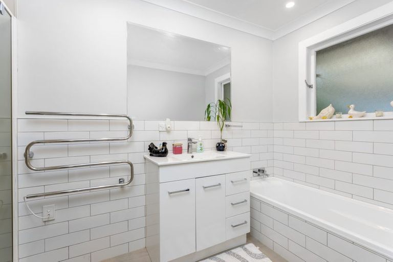 Photo of property in 19 Lawrence Crescent, Hillpark, Auckland, 2102