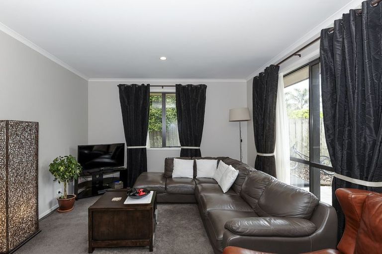 Photo of property in 77h Sturges Road, Henderson, Auckland, 0612
