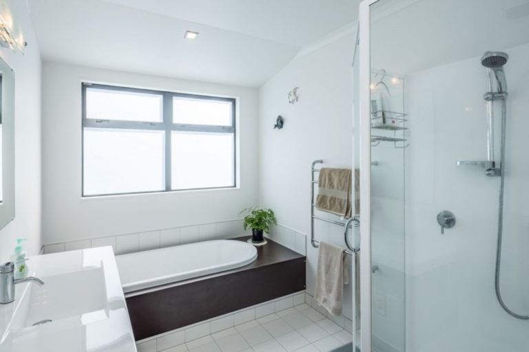 Photo of property in 25 Consort Close, Paraparaumu Beach, Paraparaumu, 5032