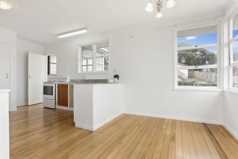Photo of property in 2/2 Seaview Road, Milford, Auckland, 0620