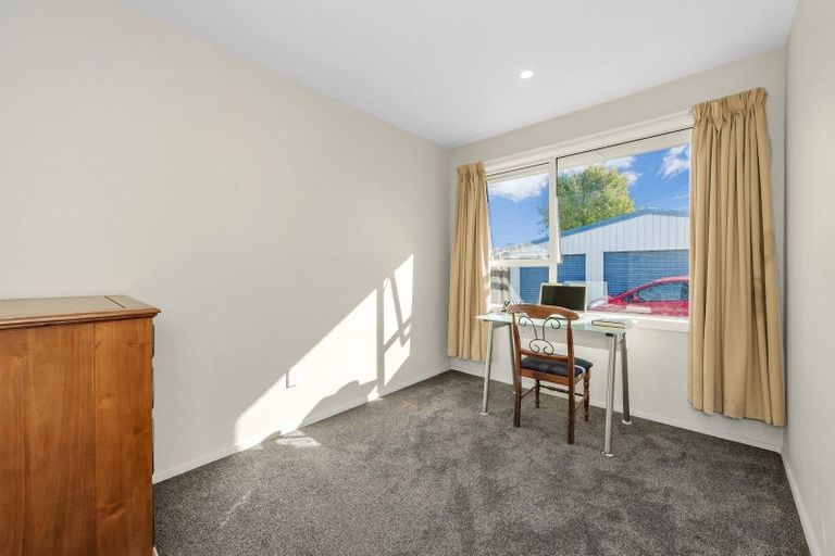 Photo of property in 15 Frensham Crescent, Woolston, Christchurch, 8062